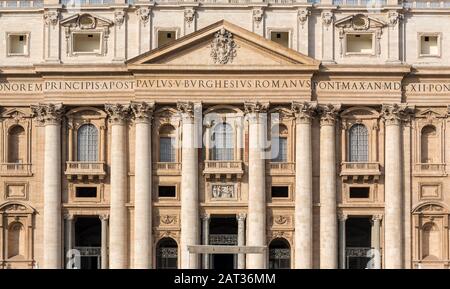 Facciata Della Basilica Di San Pietro, Piazza San Pietro, Vaticano, Roma, Italia Foto Stock