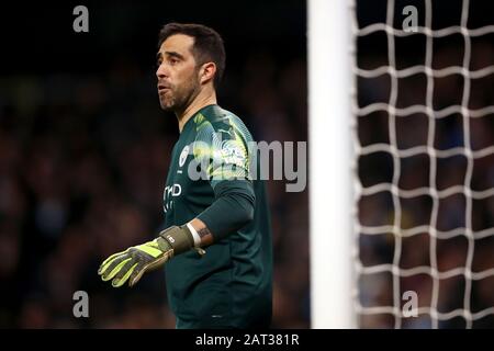 Il portiere di Manchester City Claudio Bravo durante la semifinale della Carabao Cup, seconda tappa al Etihad Stadium di Manchester. Foto Stock