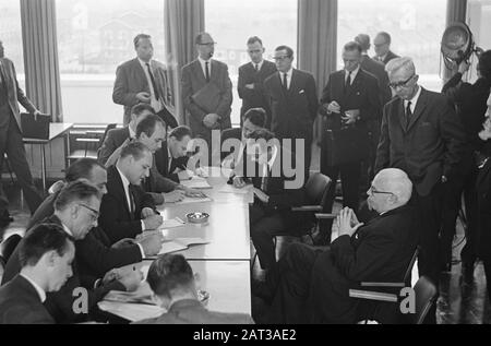 La consultazione salariale, nr. 22, 23 drs. Roemers Data: 14 novembre 1964 Nome personale: DRS. Roemers Foto Stock