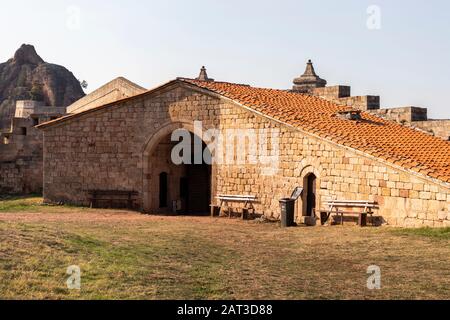 Rovine della fortezza medievale di Belogradchik, conosciuta come Kaleto, la regione di Vidin, Bulgaria Foto Stock