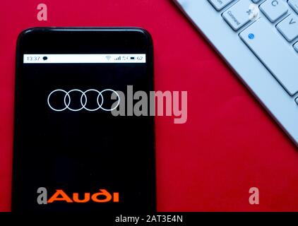 Ucraina. 30th Gen 2020. In questa immagine è riportato un logo Audi visualizzato su uno smartphone. Credit: Igor Golovniov/Sopa Images/Zuma Wire/Alamy Live News Foto Stock