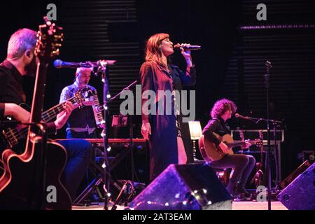 Copenhagen, Danimarca 25th, Maggio 2017. La cantante e cantautrice australiana Natalie Imbruglia suona un concerto dal vivo ad Amager Bio a Copenhagen. (Photo Credit: Gonzales Photo - Rod Clemen). Foto Stock