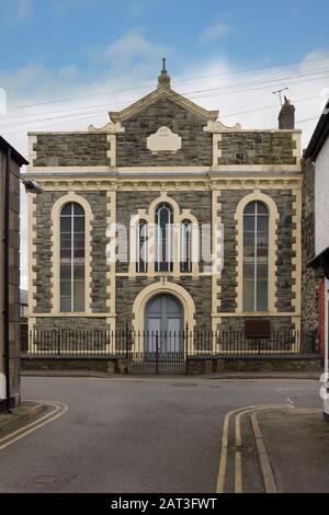 Costruito nel 1867 il Capel Annibynwyr o cappella congregazionale di Bala un esempio di architettura metodista in Galles ora chiuso come molte cappelle Foto Stock