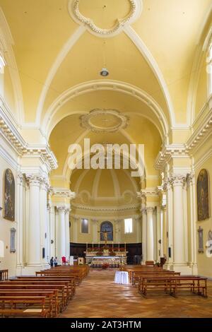 Perugia, Umbria / Italia - 2018/05/28: Interno della chiesa gotica di San Agostino - Chiesa e oratorio di Santâ€™Agostino in Piazza Domenico Lupatelli nel quartiere storico di Perugia Foto Stock