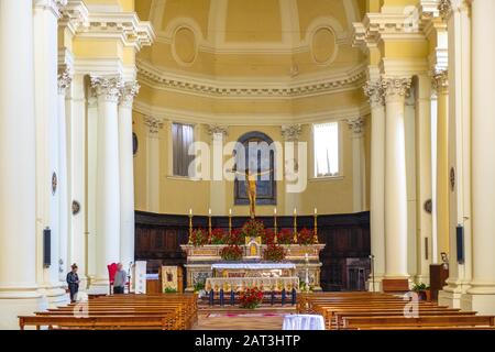 Perugia, Umbria / Italia - 2018/05/28: Interno della chiesa gotica di San Agostino - Chiesa e oratorio di Santâ€™Agostino in Piazza Domenico Lupatelli nel quartiere storico di Perugia Foto Stock