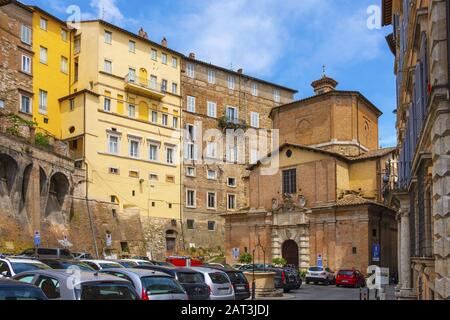 Perugia, Umbria / Italia - 2018/05/28: Chiesa della Compagnia Di Buona Morte del XVI secolo - Chiesa della Compagnia della Buona morte in Piazza Piccinino nel quartiere storico di Perugia Foto Stock