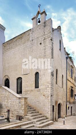 Trani, Puglia / Italia - 2014/08/24: Sinagoga Scolanova - sinagoga medievale della comunità ebraica di Trani, in via Scola Nova nel quartiere storico. Foto Stock