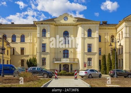 Bydgoszcz, Kujavian-Pomeranian / Polonia - 2019/04/01: vista anteriore di Bydgoszcz al Municipio di Piazza del Mercato della Città Vecchia in un quartiere storico Foto Stock