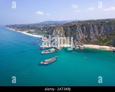 Incredibile prospettiva aerea con l'ambiente intorno la Calabria, Italia. Foto Stock