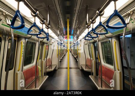 Hong Kong, Cina. 30th Gen 2020. Un carrello vuoto della MTR è visto a Hong Kong. A causa dell'epidemia di coronavirus di Wuhan, il governo di Hong Kong ha negato l'ingresso ai viaggiatori della provincia di Hubei, ad eccezione dei residenti locali, in risposta al inasprimento del valico di frontiera e alla fine della diffusione del virus. Credito: Keith Tsuji/Zuma Wire/Alamy Live News Foto Stock