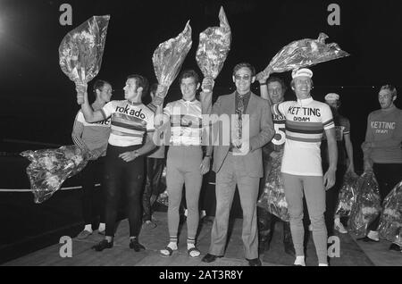Campioni di ciclismo premio nello Stadio Olimpico Data: 3 settembre 1973 Parole Chiave: Onori, stadi, ciclismo Foto Stock