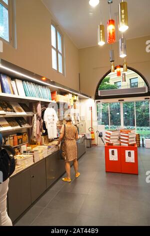 Libreria, Cenacolo Vinciano, Museo Dell'Ultima Cena Di Leonardo, Milano, Lombardia, Italia, Europa Foto Stock