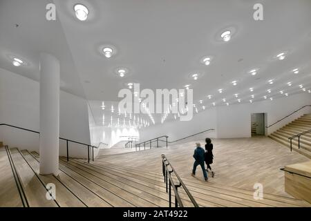 Scala nella sala concerti Elbphilharmonie nel porto di Amburgo, Germania Foto Stock