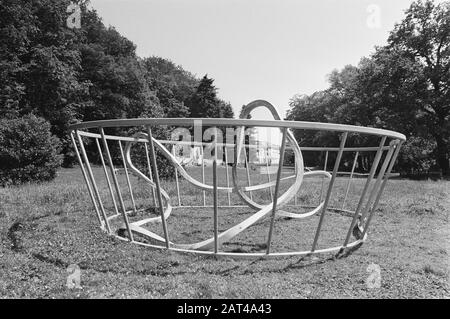 Int. Mostra di immagini Sonsbeek 1986 Arnhem aperto a breve; opera di Richard Deacon Data: 10 giugno 1986 luogo: Arnhem Parole Chiave: Immagini, scultura, mostre, arte, mostre Nome personale: SONSBEEK Foto Stock