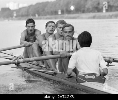 Campionati nazionali di canottaggio a Bossaan Amsterdam, quattro vincitori con timoniere Laga da davanti a dietro Grothuis, Goossens, Van Wudenberg, Hoogkarspel; Foto Stock