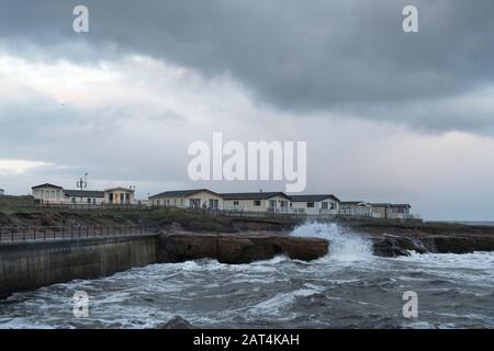 Newbiggin-by-the-Sea caravan parco vista mare onde rugose mare Foto Stock