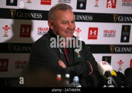 Cardiff, Regno Unito. 30th Gen 2020. Wayne Pivac, allenatore della testa del Galles, parla alla stampa. Galles rugby team annuncio conferenza stampa al vale Resort, Hensol, nei pressi di Cardiff, Galles del Sud Giovedi 30th gennaio 2020 il team si prepara per la loro apertura Guinness Sei Nazioni partita contro l'Italia questo fine settimana. PIC by Andrew Orchard/Alamy Live News Foto Stock