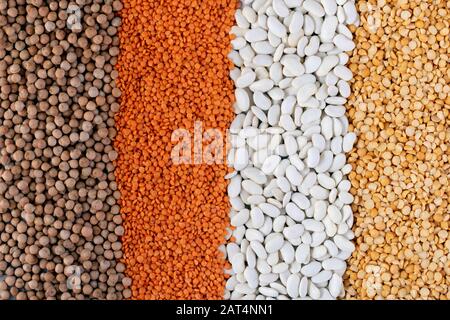 legumi, lenticchie rosse, lenticchie nere, lenticchie gialle, fagioli rossi Foto Stock