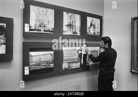 Art Nouveau in Van Goghmuseum Amsterdam, un modello di Vienna alla mostra Data: 12 marzo 1975 luogo: Amsterdam, Noord-Holland Parole Chiave: Mostre Nome istituto: Rijksmuseum Vincent van Gogh Foto Stock