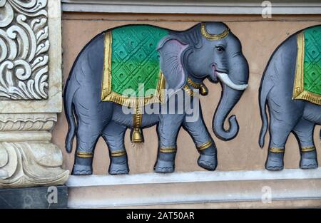 Elephant dettaglio su Korttu Malai Pillayar Tempio a Bukit Bintang a Kuala Lumpur Foto Stock