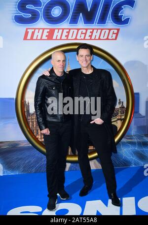 Neal H.Moritz e Jim Carrey arrivano per una proiezione del nuovo film Sonic the Hedgehog al cinema Vue di Westfield. Data Immagine: Giovedì 30 Gennaio 2020. Photo credit dovrebbe leggere: Ian West/PA Foto Stock