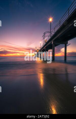 Bel tramonto al molo di Brighton, Adelaide, South Australia Foto Stock