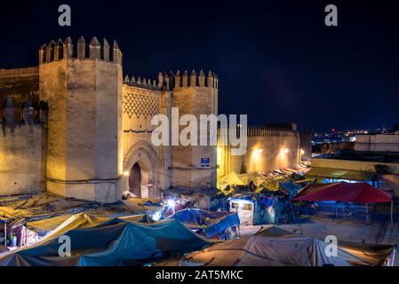 Le mura della città di Fes in Marocco. Foto Stock