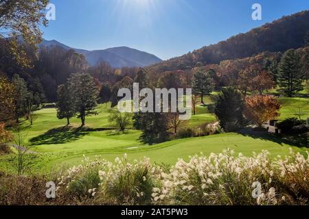 Campo da golf collinare in autunno nel North Carolina Foto Stock