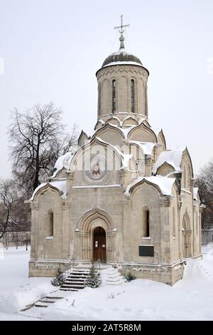 = la Cattedrale del Salvatore nella neve = la cattedrale di pietra bianca del Salvatore (Sobor Spassky) coperta di neve sui terreni di San Andronik Mona Foto Stock