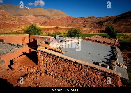 Tipica casa andina degli abitanti di questa remota parte del mondo come visto da Ruta 40, la Puna, Argentina Foto Stock