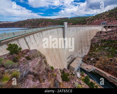 Flaming Gorge Dam, Flaming Gorge National Recreation Area, olandese John, Utah. Foto Stock