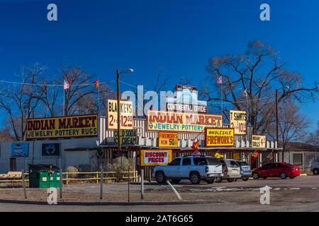 Continental Divide Indian Market lungo la storica Route 66 in New Mexico, USA [Nessun rilascio di proprietà; disponibile solo per le licenze editoriali] Foto Stock