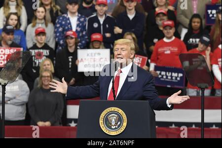 Des Moines, Stati Uniti. 30th Gen 2020. Il presidente Donald Trump fa delle osservazioni durante un raduno di campagna di Keep America Great a Des Moines, Iowa, giovedì 30 gennaio 2020. I candidati democratici stanno anche facendo una campagna in vista dei primi cauti dell'Iowa il 3 febbraio. Foto di Mike Theiler/UPI. Credito: Upi/Alamy Live News Foto Stock