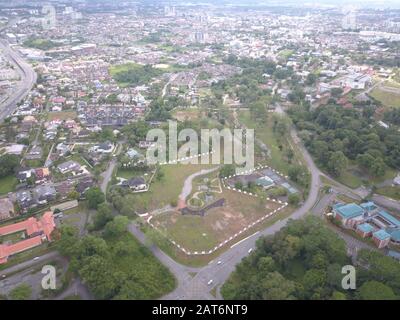 Kuching, Sarawak / Malesia - 20 ottobre 2019: Gli edifici e il paesaggio della zona di Simpang Tiga Foto Stock