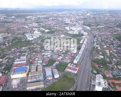 Kuching, Sarawak / Malesia - 20 ottobre 2019: Gli edifici e il paesaggio della zona di Simpang Tiga Foto Stock