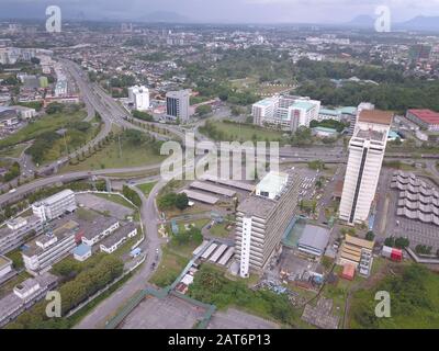 Kuching, Sarawak / Malesia - 20 ottobre 2019: Gli edifici e il paesaggio della zona di Simpang Tiga Foto Stock