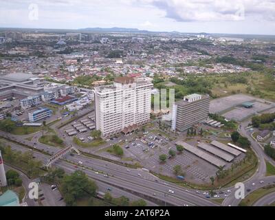 Kuching, Sarawak / Malesia - 20 ottobre 2019: Gli edifici e il paesaggio della zona di Simpang Tiga Foto Stock