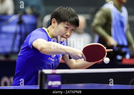 Magdeburg, Germania. 30th Gen 2020. Sun Yingsha of China ritorna la palla durante il turno femminile di 32 singoli contro Doo Hoi Kem di Hong Kong in Cina al 2020 ITTF World Tour Platinum German Open a Magdeburg, Germania, il 30 gennaio 2020. Credito: Zhang Ping/Xinhua/Alamy Live News Foto Stock