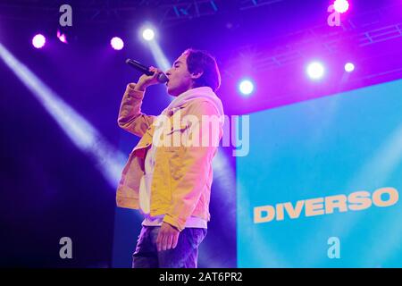 Milano 30 Gennaio 2020 Mattsby in apertura ad Alfa ( il primo concerto dal vivo del Benvenuti a Wanderlust Tour ) al Fabrique © Andrea Ripamonti / Alamy Foto Stock