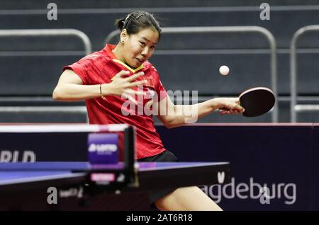 Magdeburg, Germania. 30th Gen 2020. GU Yuting della Cina ritorna la palla durante il singolo femminile round di 32 match contro Ding Ning della Cina al 2020 ITTF World Tour Platinum German Open a Magdeburg, Germania, il 30 gennaio 2020. Credito: Zhang Ping/Xinhua/Alamy Live News Foto Stock