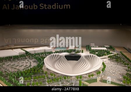 Doha, Katar. 30th settembre 2019. Modello dello stadio al Janoub (ex al-Wakrah Stadium) nella città di al Wakrah Legacy Pavilion - spazio espositivo interattivo per la Coppa del mondo FIFA Qatar 2022, ¢ ¢ a Doha/Qatar il 29 settembre 2019 ¬ | utilizzo credito mondiale: DPA/Alamy Live News Foto Stock