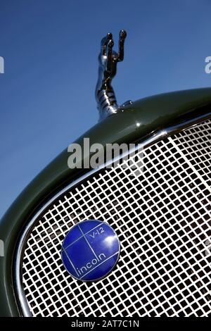 Logo Lincoln su una Lincoln V12 le Baron Coupe 1935 Foto Stock