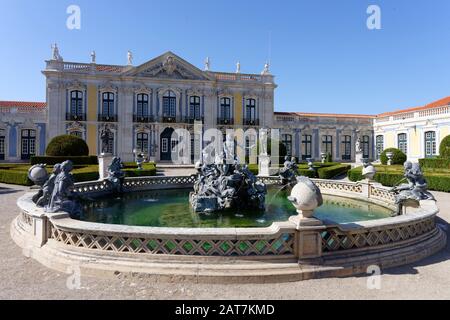 Palacio Nacional de Queluz con fontana, Queluz, Portogallo Foto Stock