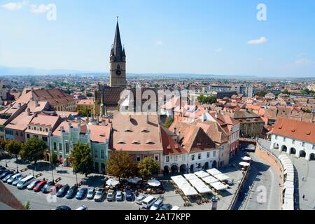 Vista sulla città, chiesa parrocchiale protestante, piccolo anello, Città alta, Sibiu, Transilvania, Romania Foto Stock