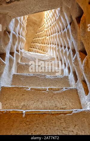 Interno di una torre di piccione tradizionale, Meybod, provincia di Yazd, Iran Foto Stock