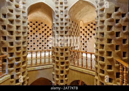 Interno di una torre di piccione tradizionale, Meybod, provincia di Yazd, Iran Foto Stock