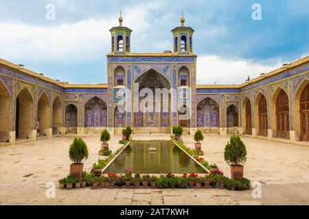 Nasir-Ol-Molk Moschea Cortile, Shiraz, Provincia Fars, Iran Foto Stock