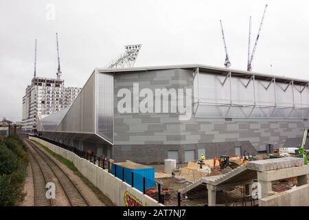 La Comunità di Brentford Stadium in costruzione, la nuova casa di Brentford Football Club a Brentford, Hounslow, a sud ovest di Londra, Regno Unito Foto Stock