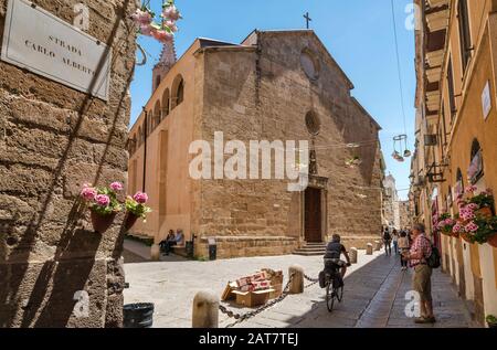 Chiesa di San Francesco, 15th secolo, chiesa in stile gotico, su Via Carlo Alberto ad Alghero, provincia Sassari, Sardegna, Italia Foto Stock