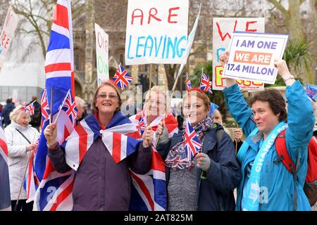 REGNO UNITO. 31st Gen 2020. Westminster London 31st gennaio 2020 Brexiteers a Parliament Square on Brexit Day Credit: Martin DALTON/Alamy Live News Foto Stock